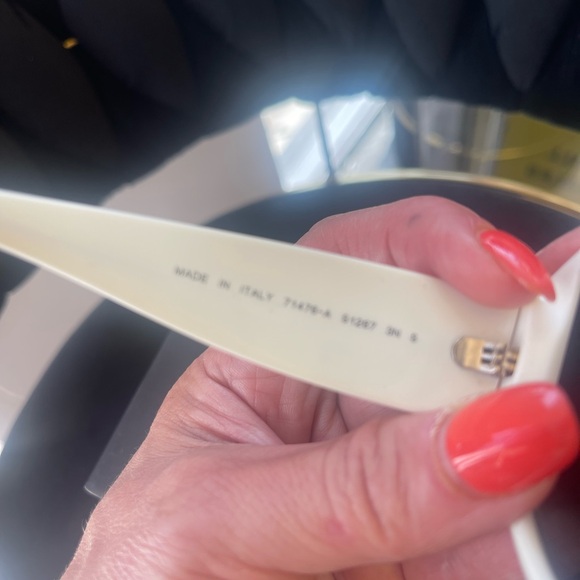 Chanel mirrored white sunglasses - Picture 4 of 4